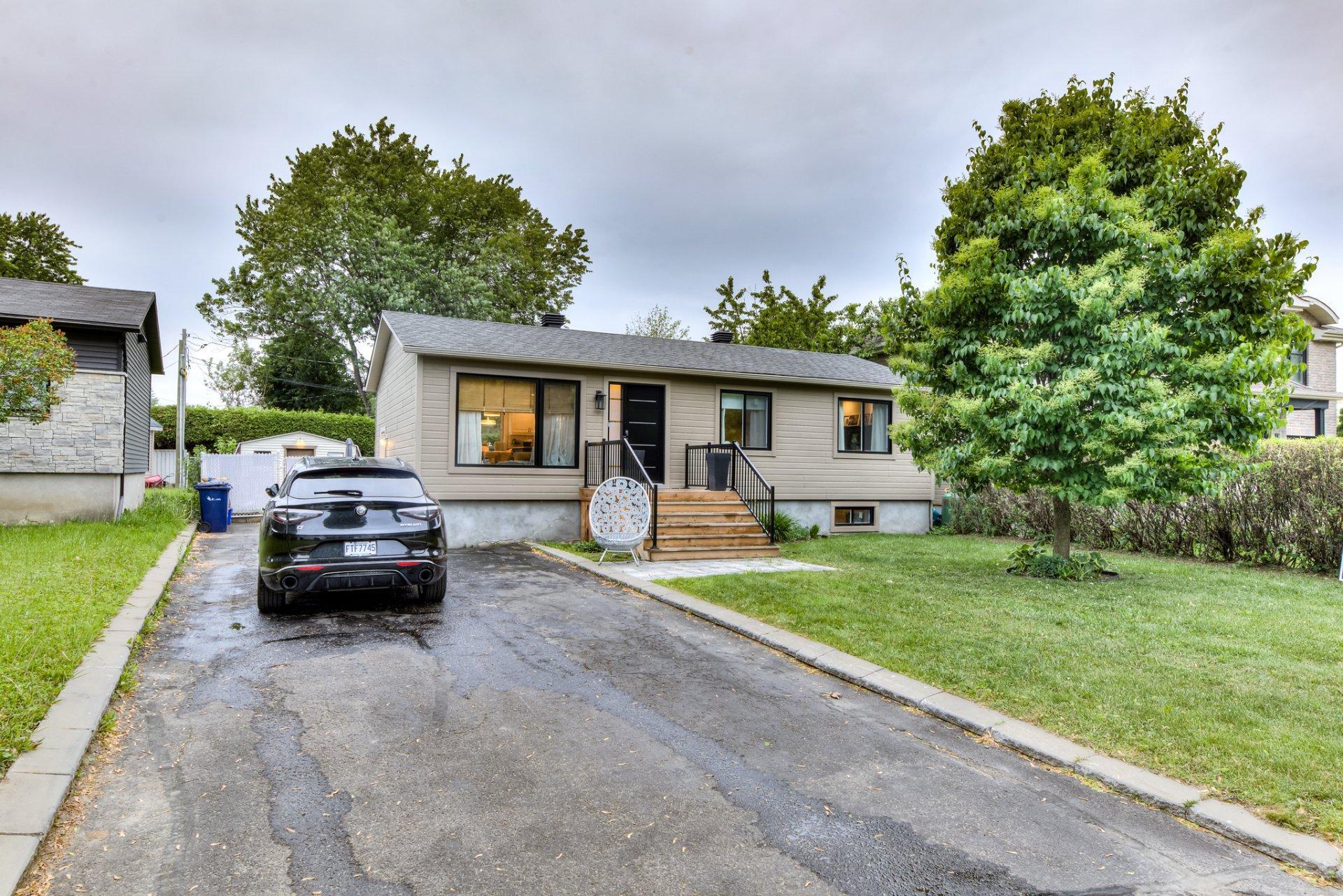 









195


Rue Lemonde

,
Laval (Sainte-Rose),




QC
H7L1T8

