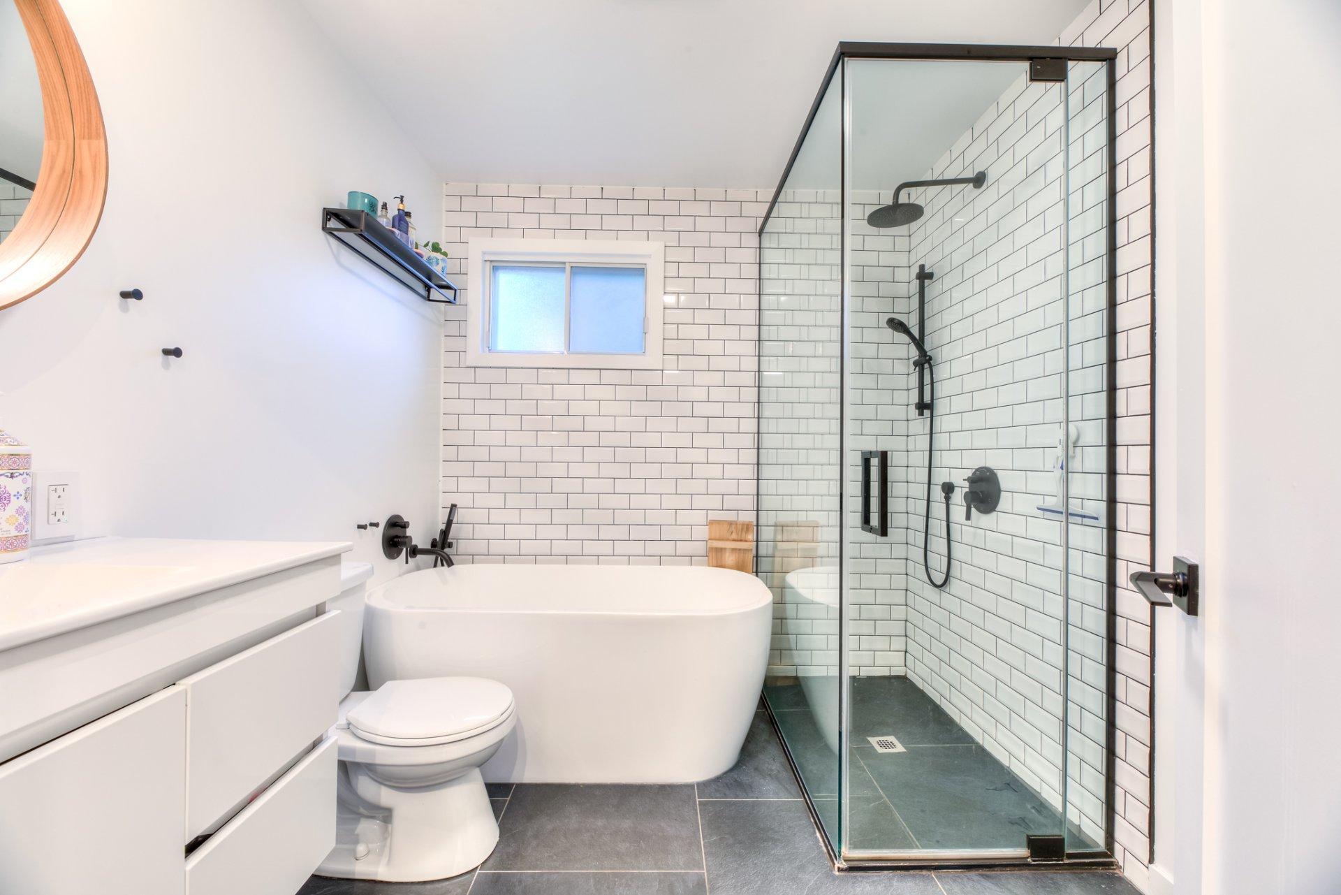 









195


Rue Lemonde

,
Laval (Sainte-Rose),




QC
H7L1T8

