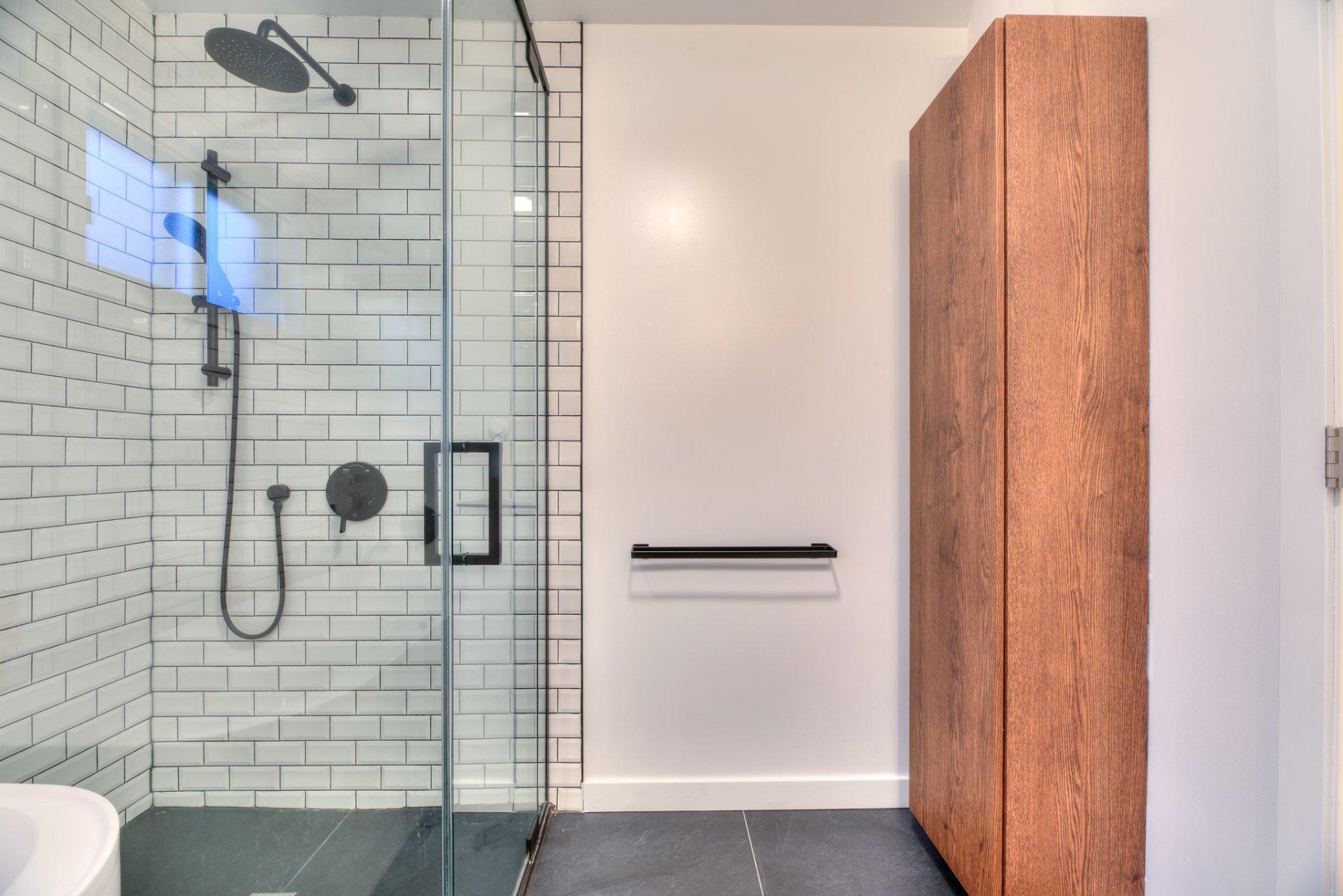 









195


Rue Lemonde

,
Laval (Sainte-Rose),




QC
H7L1T8

