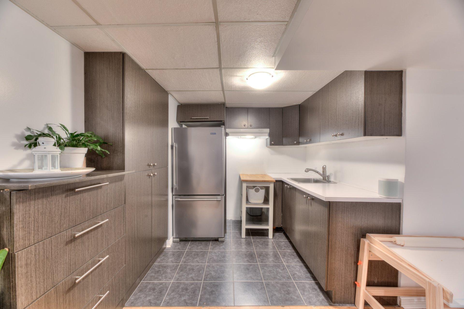 









195


Rue Lemonde

,
Laval (Sainte-Rose),




QC
H7L1T8

