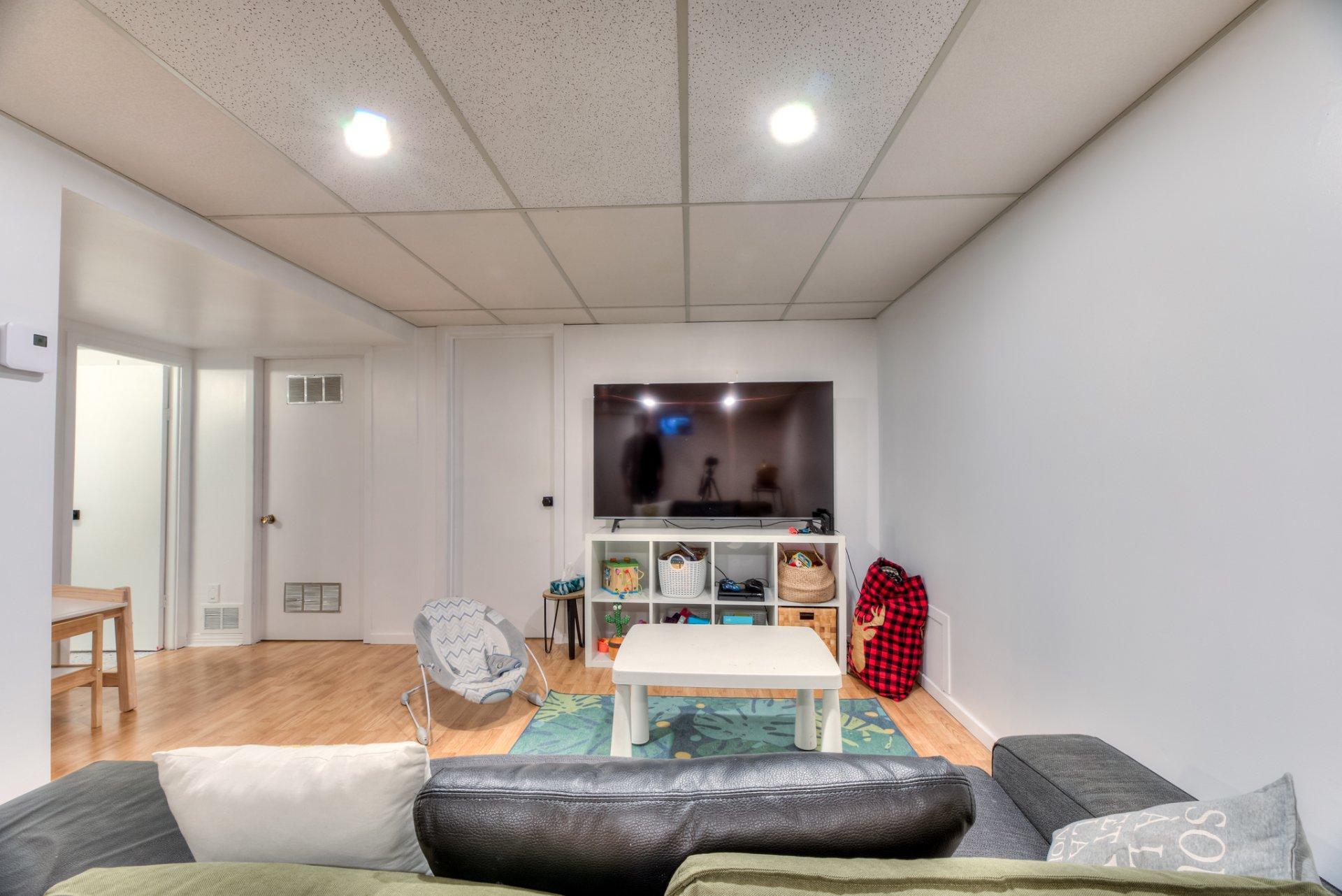 









195


Rue Lemonde

,
Laval (Sainte-Rose),




QC
H7L1T8

