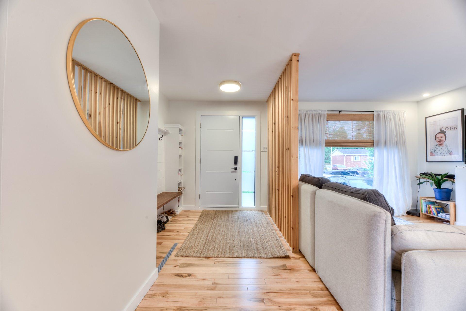 









195


Rue Lemonde

,
Laval (Sainte-Rose),




QC
H7L1T8

