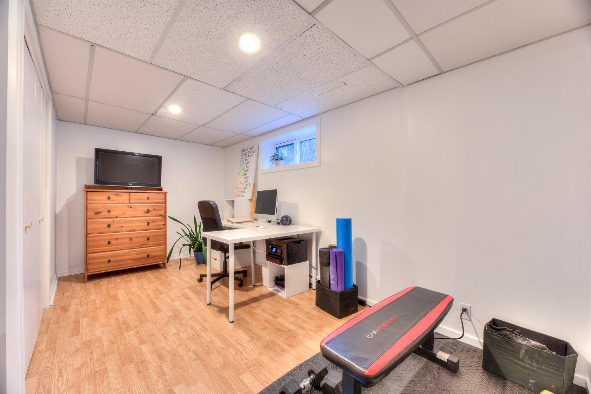 









195


Rue Lemonde

,
Laval (Sainte-Rose),




QC
H7L1T8

