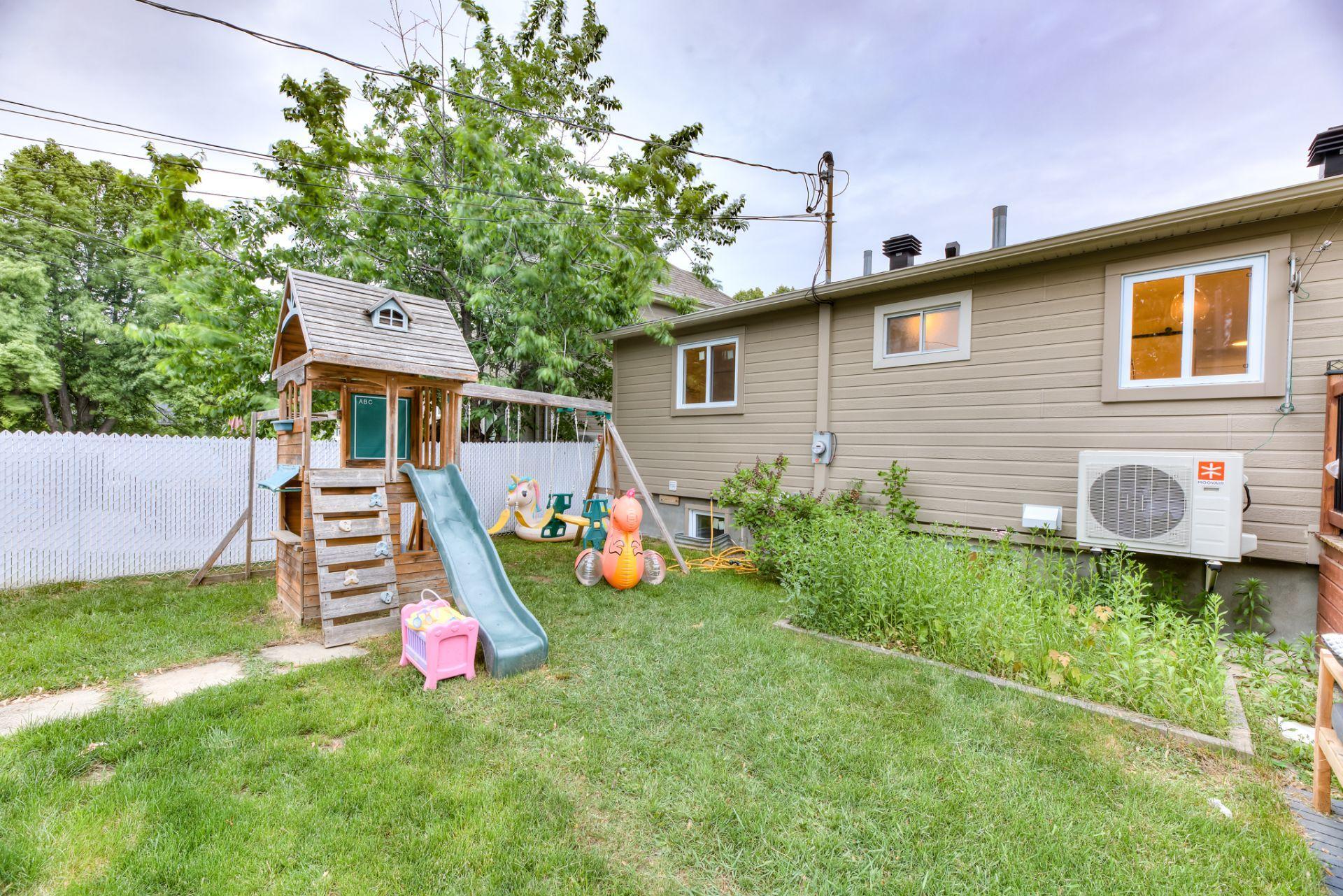 









195


Rue Lemonde

,
Laval (Sainte-Rose),




QC
H7L1T8

