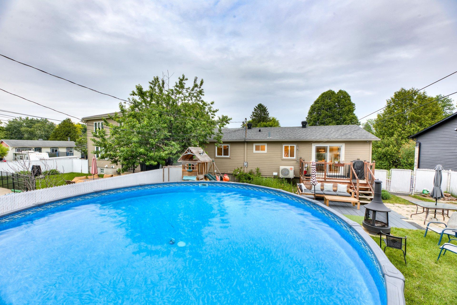 









195


Rue Lemonde

,
Laval (Sainte-Rose),




QC
H7L1T8

