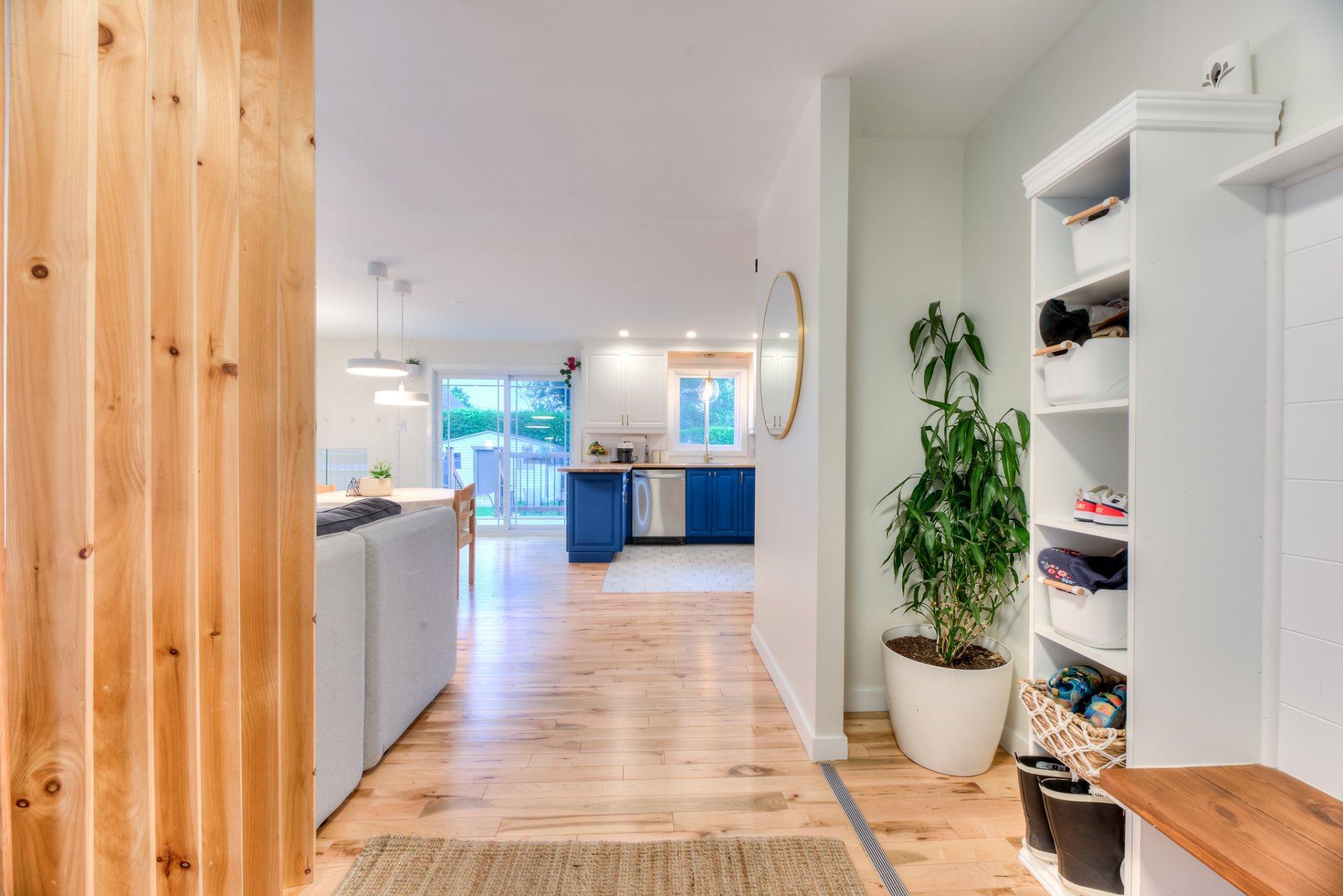 









195


Rue Lemonde

,
Laval (Sainte-Rose),




QC
H7L1T8


