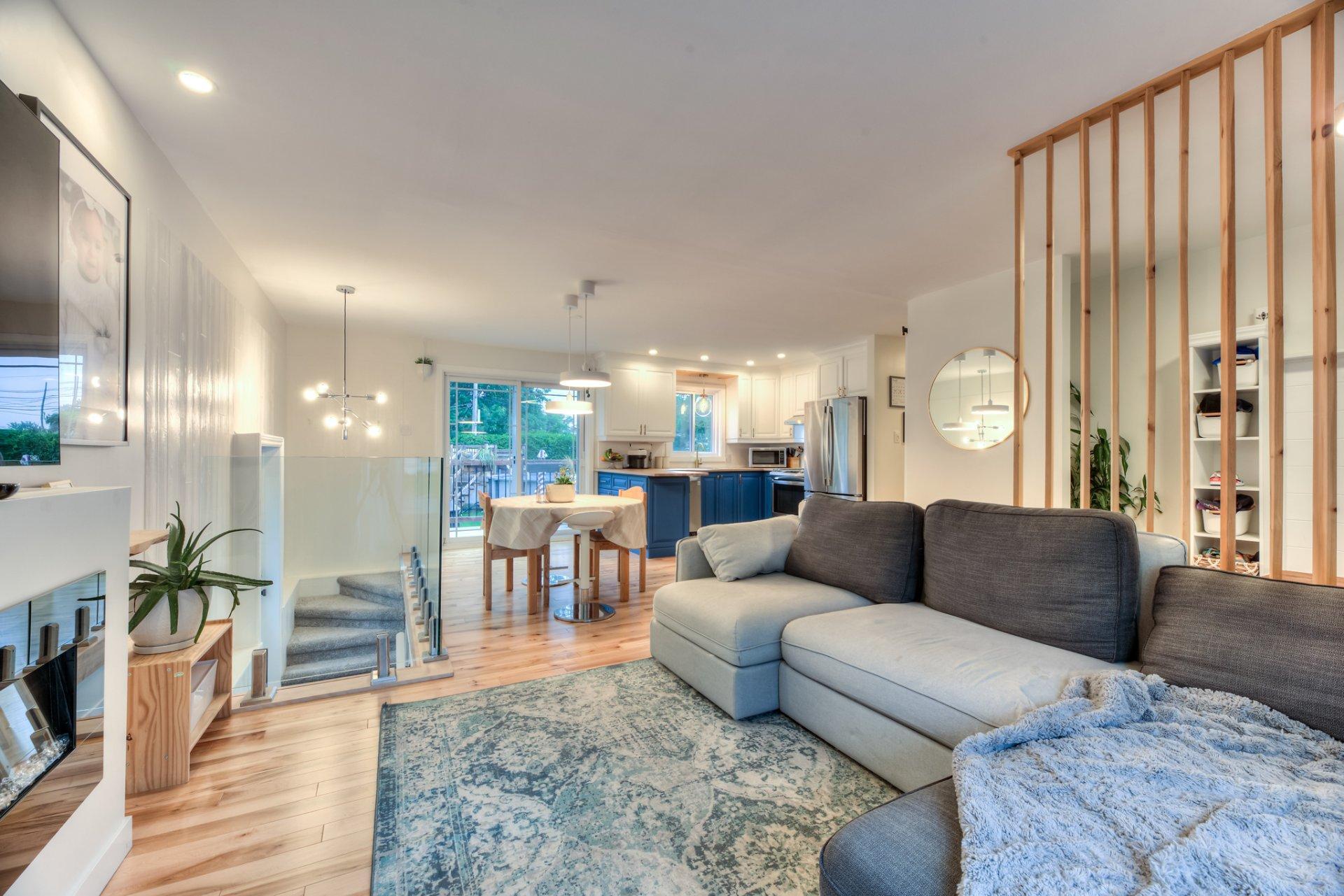 









195


Rue Lemonde

,
Laval (Sainte-Rose),




QC
H7L1T8

