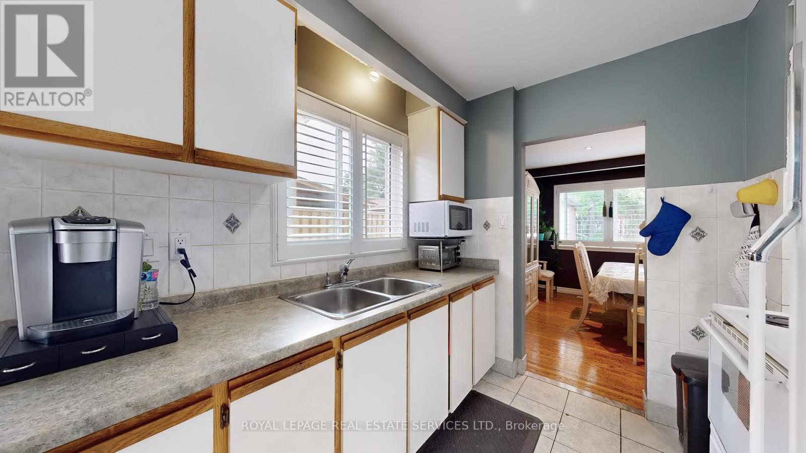 












3639 MONICA DRIVE

,
Mississauga,




Ontario
L4T2E8

