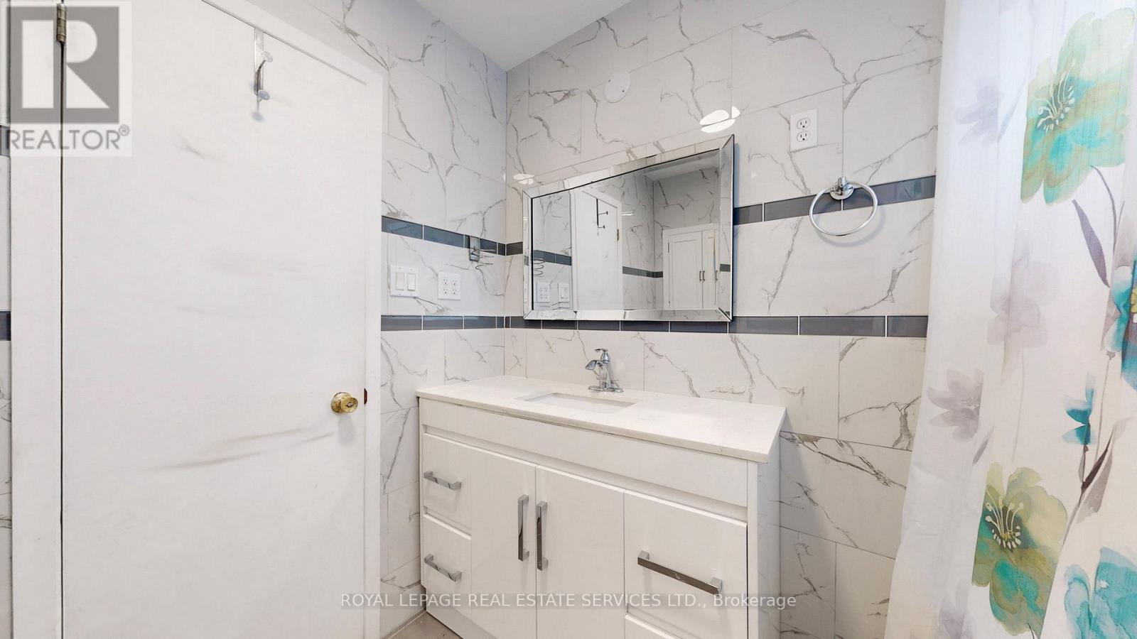 












3639 MONICA DRIVE

,
Mississauga,




Ontario
L4T2E8

