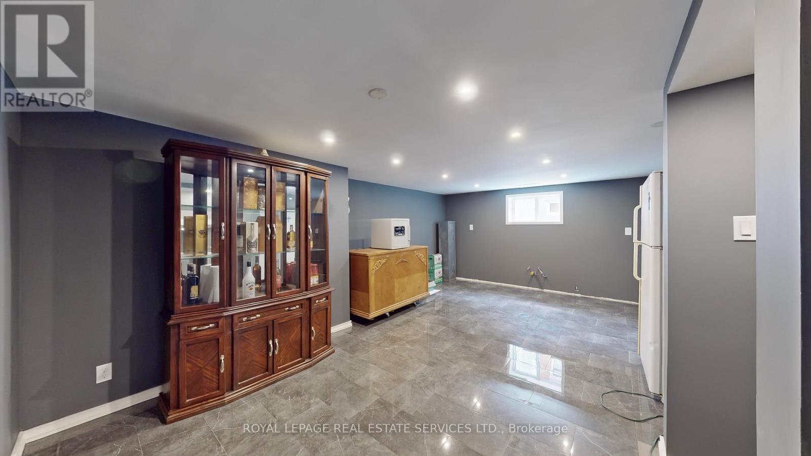 












3639 MONICA DRIVE

,
Mississauga,




Ontario
L4T2E8

