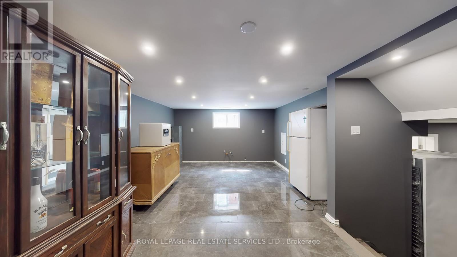 












3639 MONICA DRIVE

,
Mississauga,




Ontario
L4T2E8

