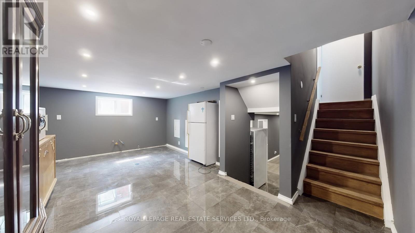 












3639 MONICA DRIVE

,
Mississauga,




Ontario
L4T2E8

