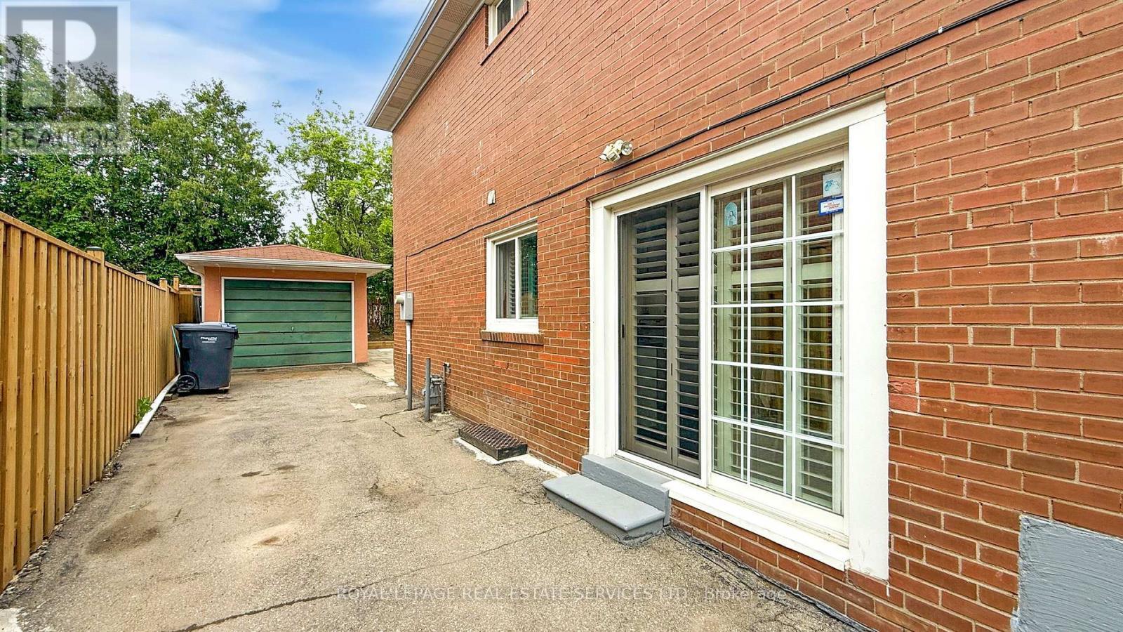 












3639 MONICA DRIVE

,
Mississauga,




Ontario
L4T2E8

