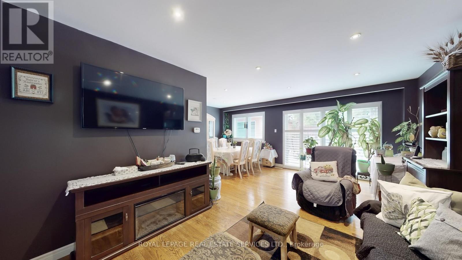












3639 MONICA DRIVE

,
Mississauga,




Ontario
L4T2E8

