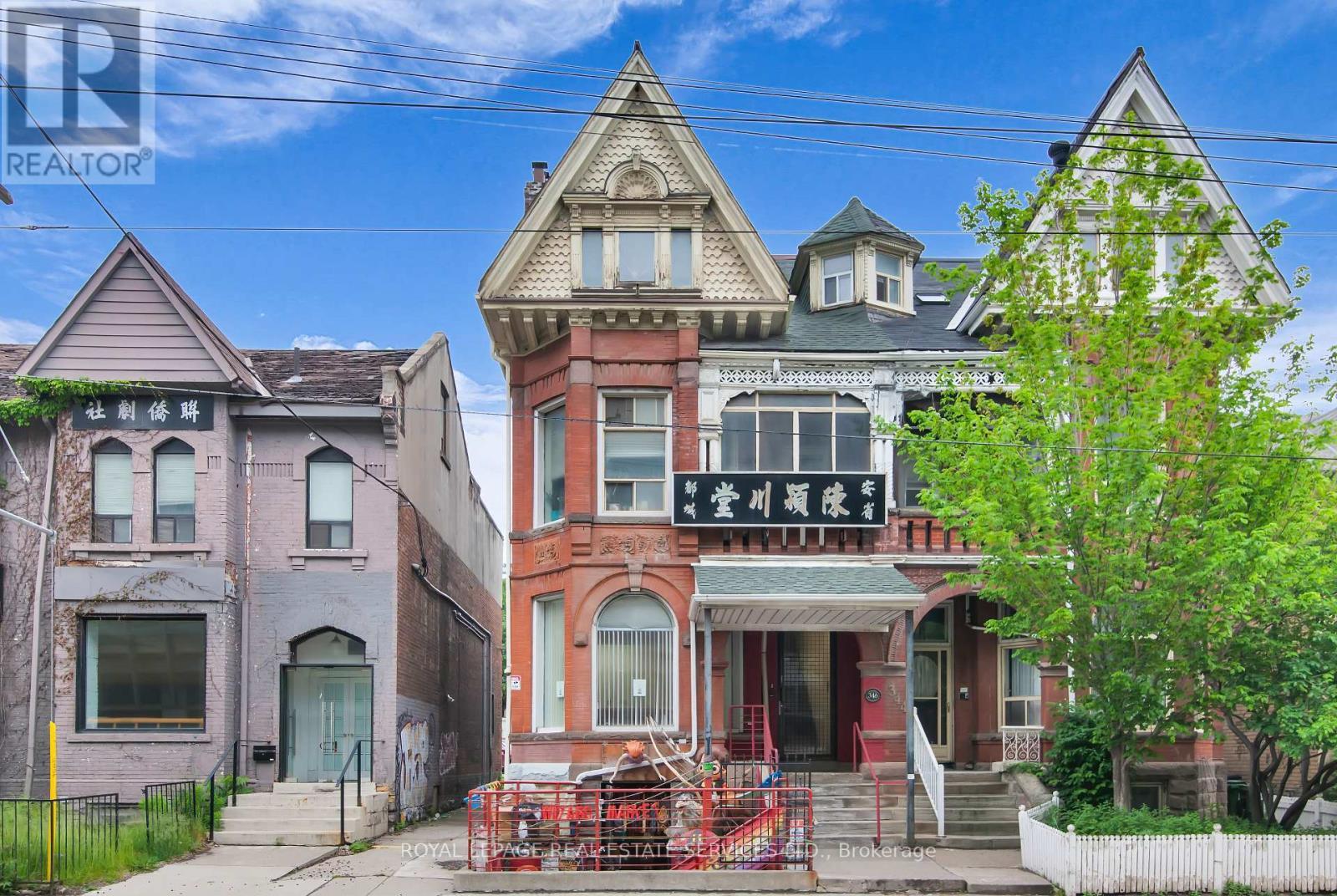 












MAIN FLOOR - 346 DUNDAS STREET W

,
Toronto,




Ontario
M5T1G5

