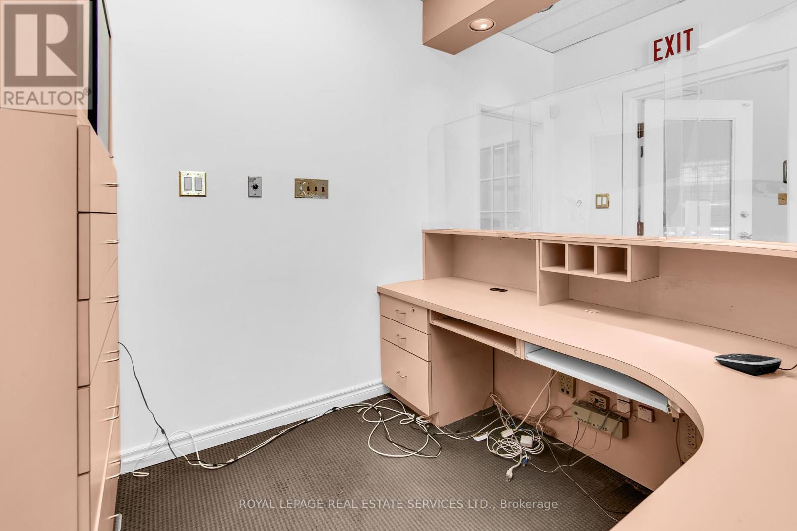 












MAIN FLOOR - 346 DUNDAS STREET W

,
Toronto,




Ontario
M5T1G5

