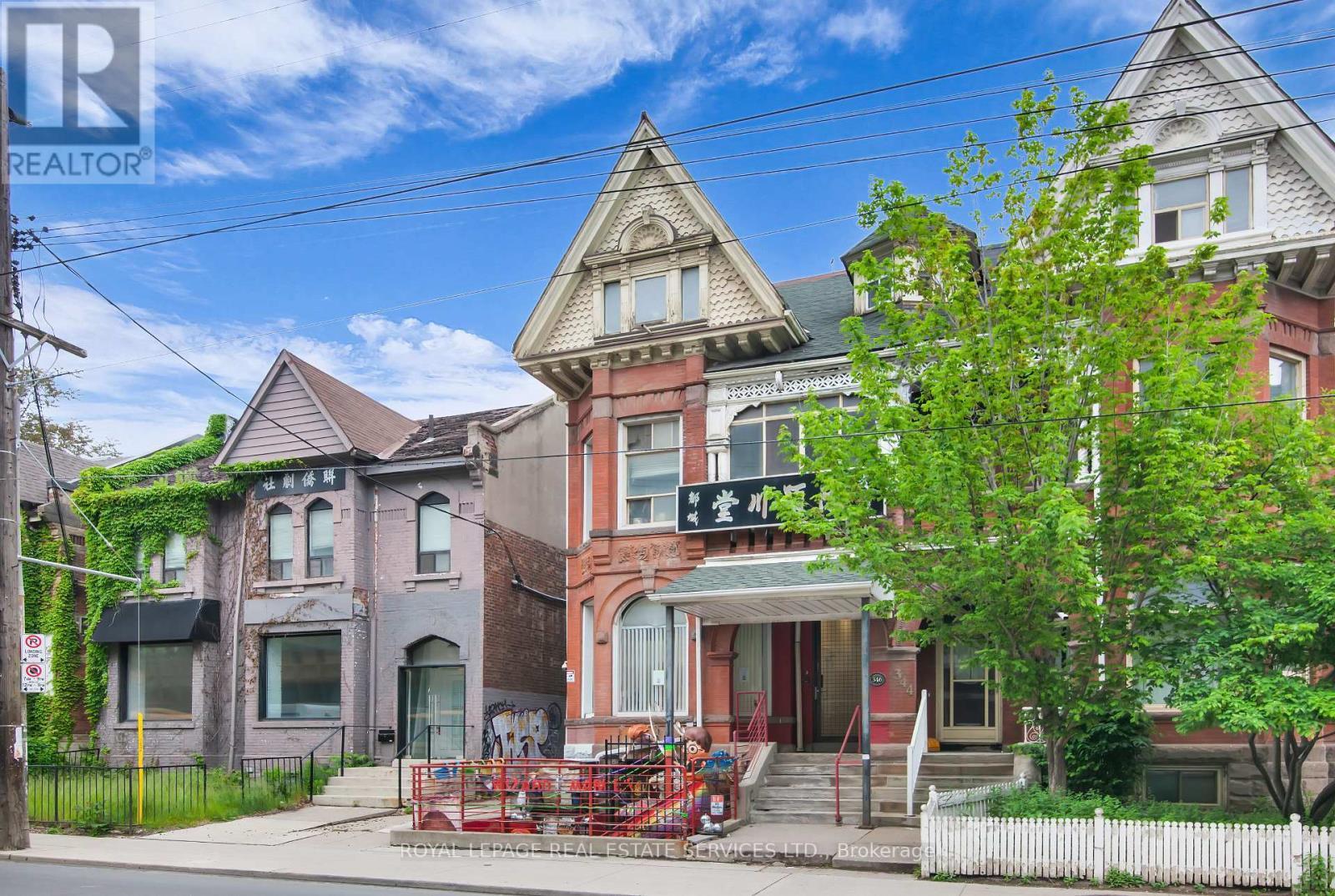 












MAIN FLOOR - 346 DUNDAS STREET W

,
Toronto,




Ontario
M5T1G5

