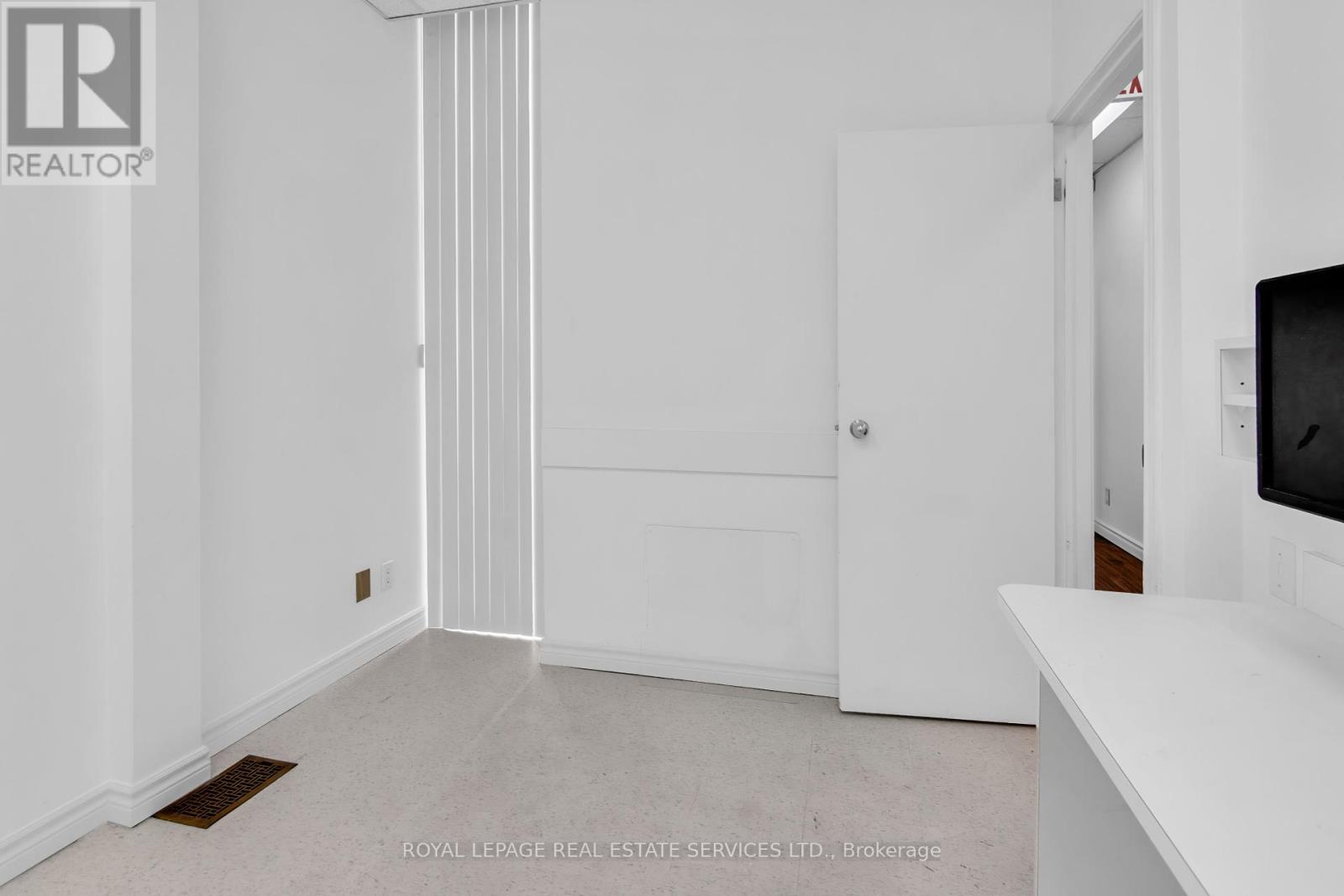 












MAIN FLOOR - 346 DUNDAS STREET W

,
Toronto,




Ontario
M5T1G5

