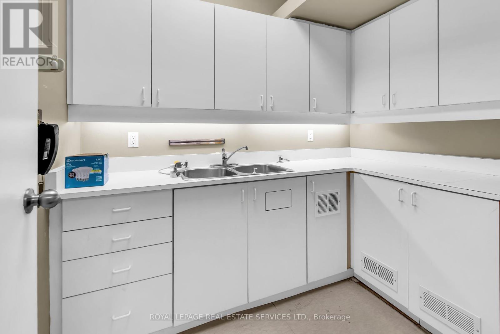 












MAIN FLOOR - 346 DUNDAS STREET W

,
Toronto,




Ontario
M5T1G5

