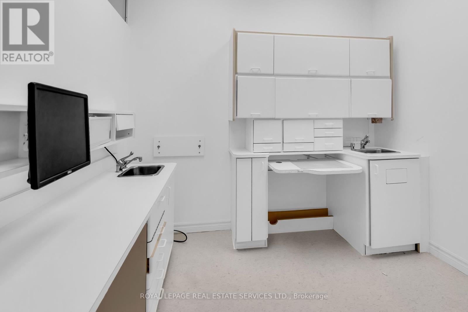 












MAIN FLOOR - 346 DUNDAS STREET W

,
Toronto,




Ontario
M5T1G5


