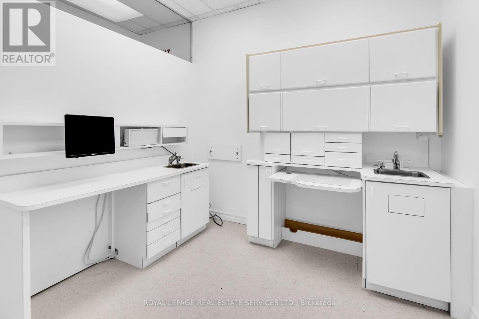 












MAIN FLOOR - 346 DUNDAS STREET W

,
Toronto,




Ontario
M5T1G5

