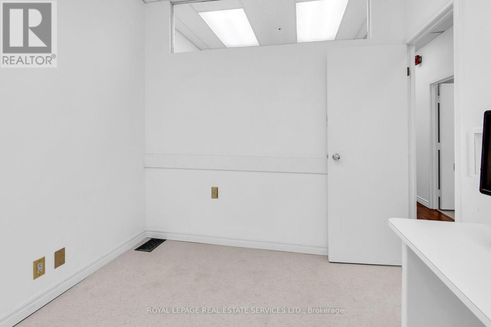 












MAIN FLOOR - 346 DUNDAS STREET W

,
Toronto,




Ontario
M5T1G5

