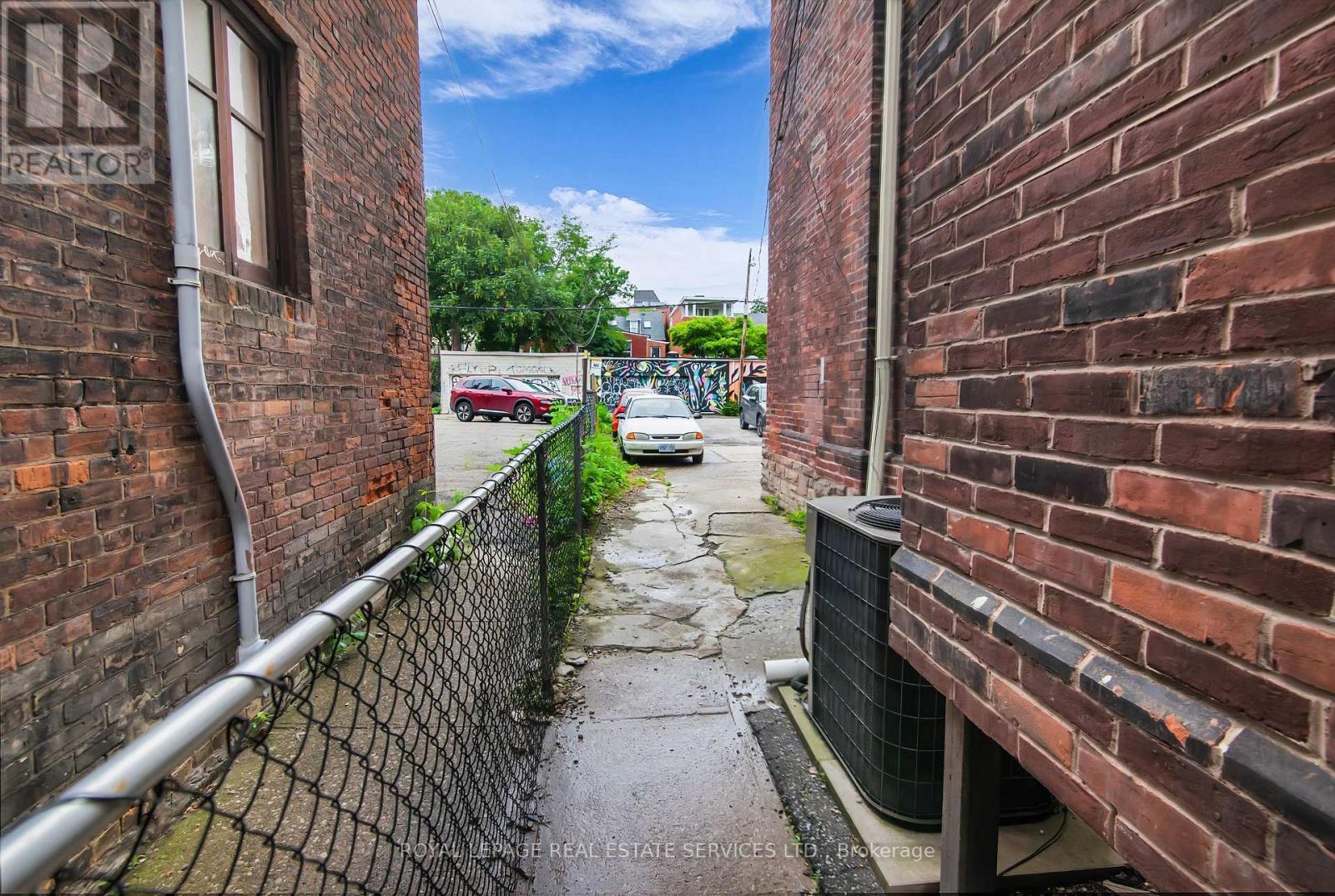












MAIN FLOOR - 346 DUNDAS STREET W

,
Toronto,




Ontario
M5T1G5

