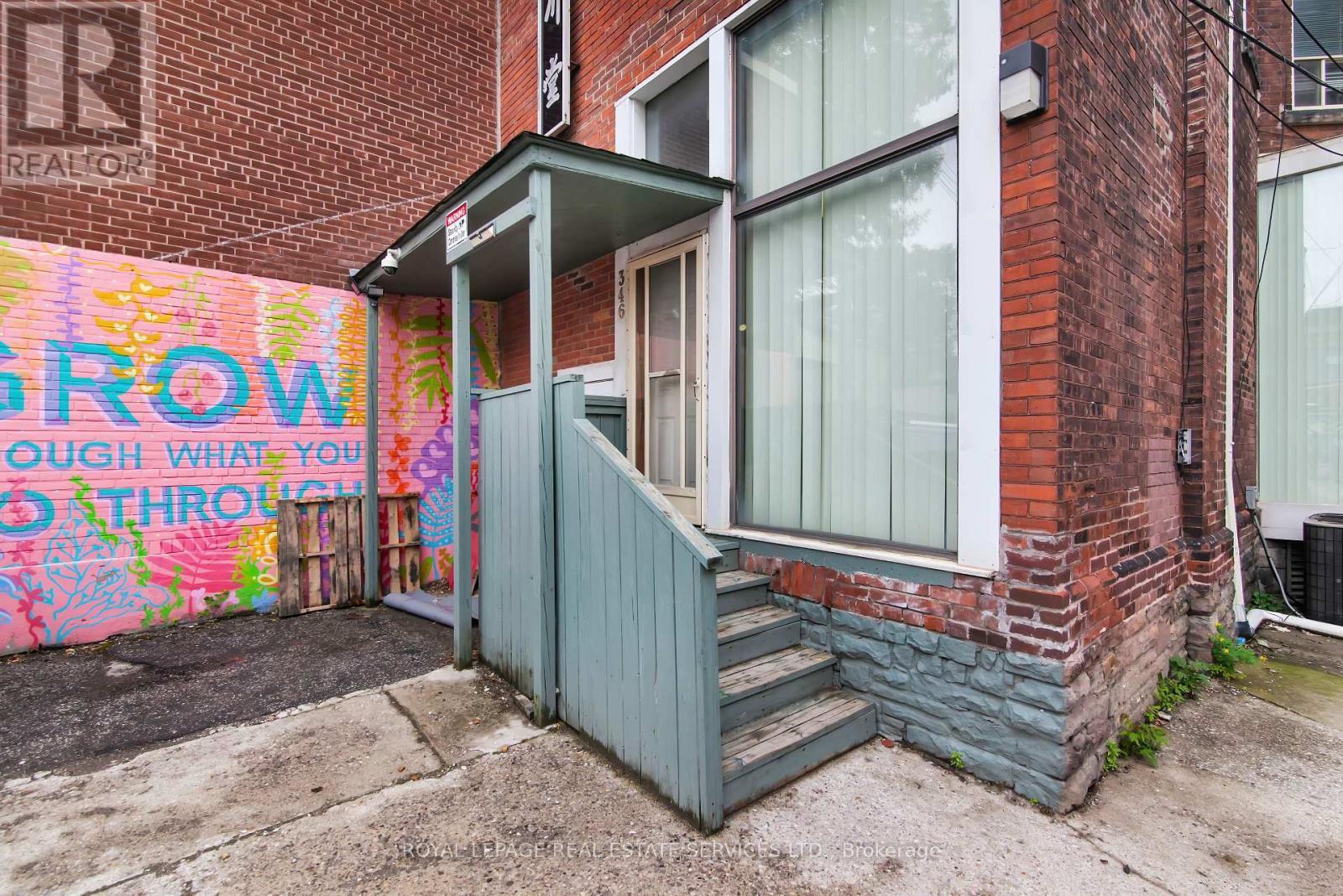 












MAIN FLOOR - 346 DUNDAS STREET W

,
Toronto,




Ontario
M5T1G5

