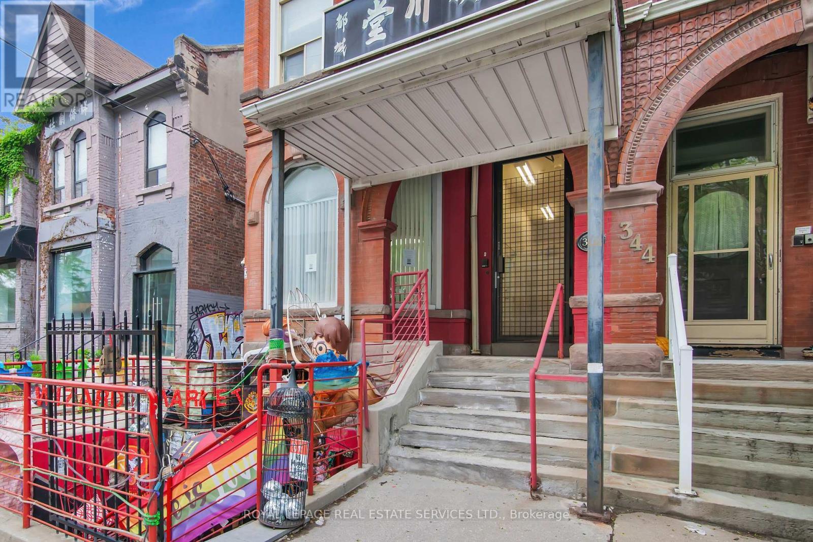 












MAIN FLOOR - 346 DUNDAS STREET W

,
Toronto,




Ontario
M5T1G5


