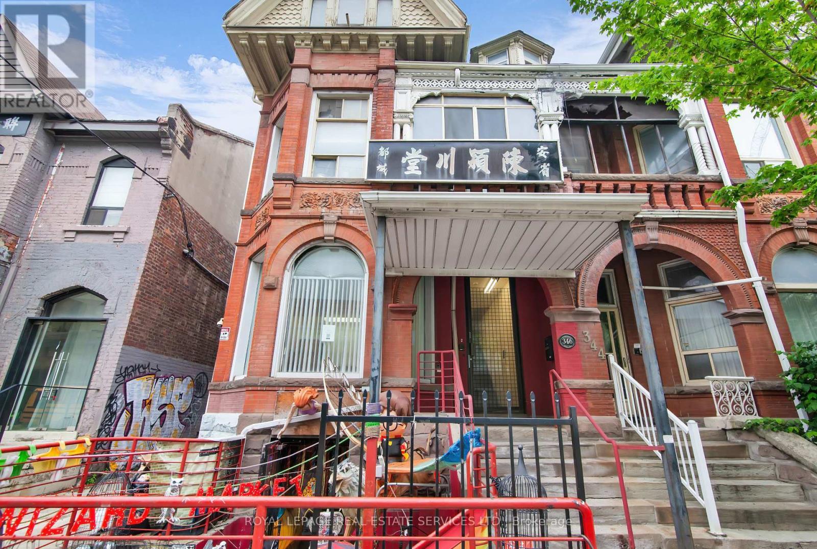 












MAIN FLOOR - 346 DUNDAS STREET W

,
Toronto,




Ontario
M5T1G5

