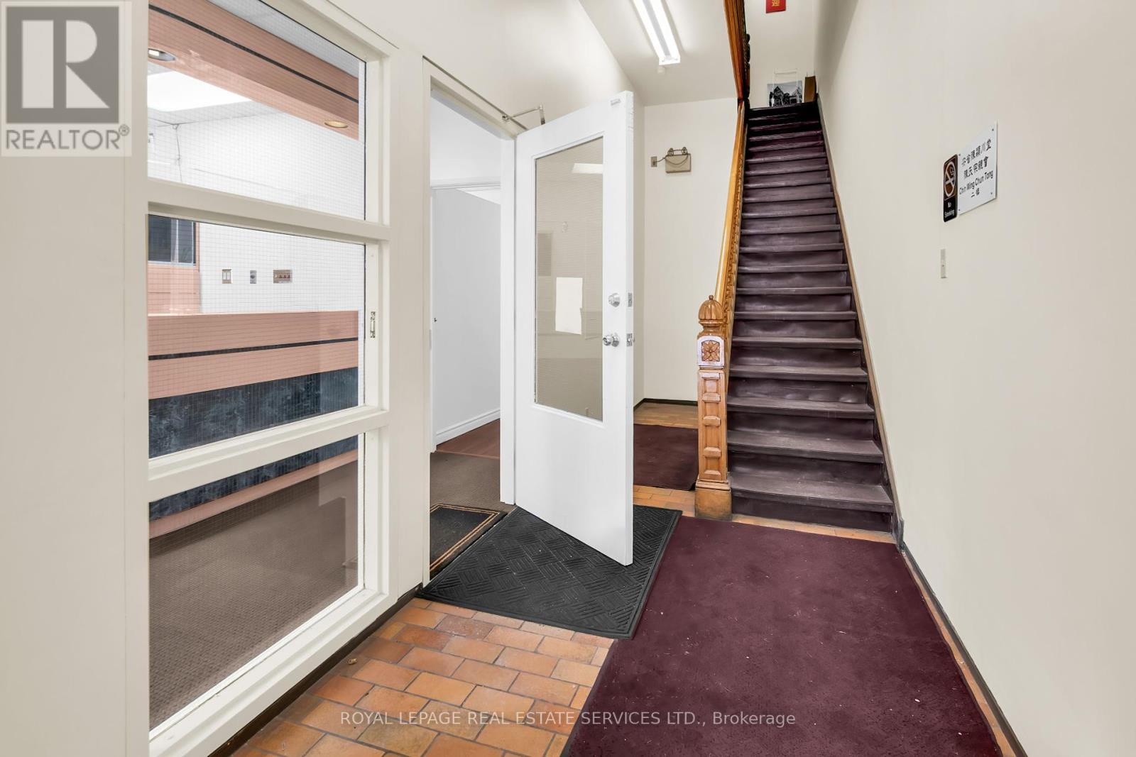 












MAIN FLOOR - 346 DUNDAS STREET W

,
Toronto,




Ontario
M5T1G5

