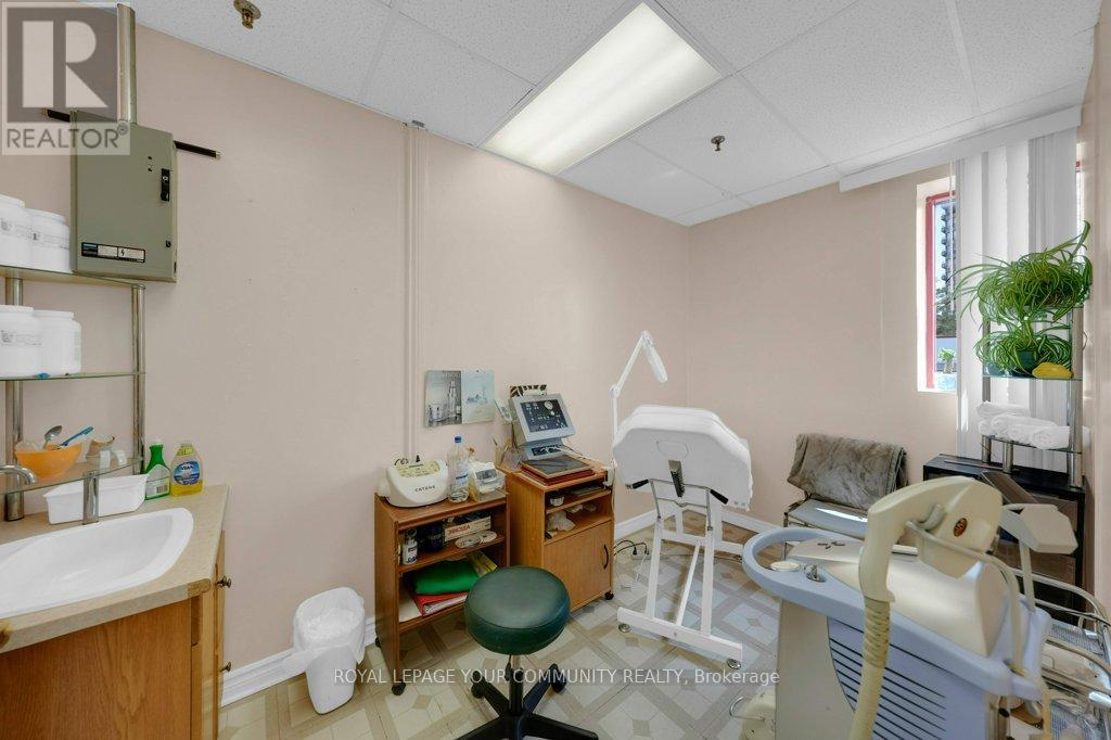 












204 - 9631 YONGE STREET

,
Richmond Hill,




Ontario
L4C1V7

