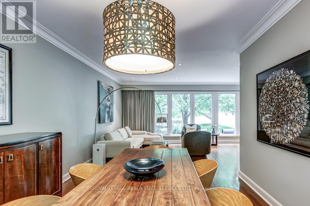 












44 ANGLESEY BOULEVARD

,
Toronto,




Ontario
M9A3B5

