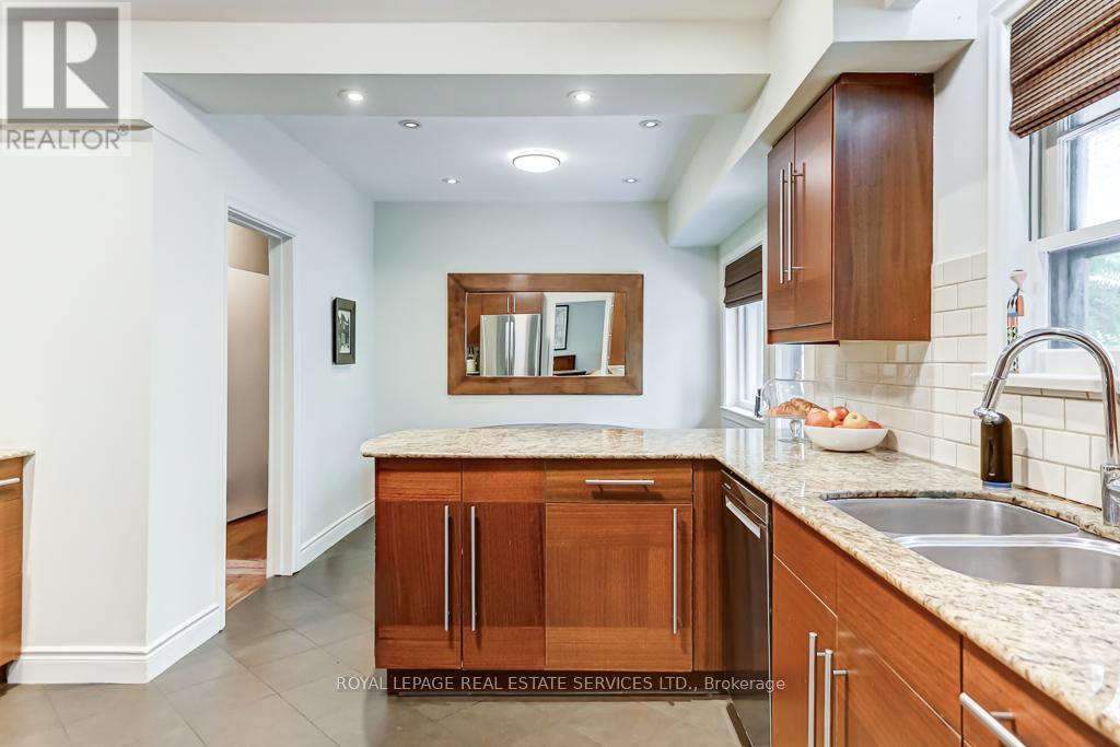 












44 ANGLESEY BOULEVARD

,
Toronto,




Ontario
M9A3B5

