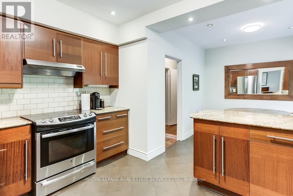 












44 ANGLESEY BOULEVARD

,
Toronto,




Ontario
M9A3B5


