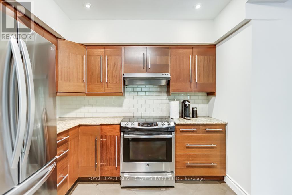 












44 ANGLESEY BOULEVARD

,
Toronto,




Ontario
M9A3B5

