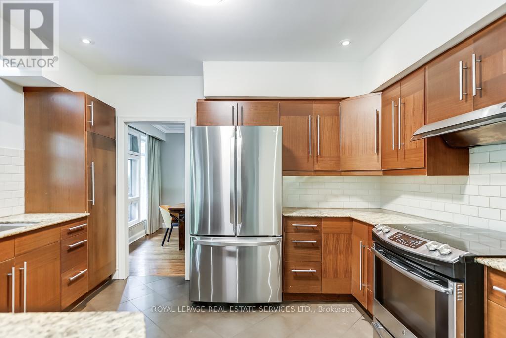 












44 ANGLESEY BOULEVARD

,
Toronto,




Ontario
M9A3B5

