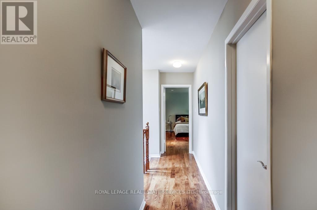 












44 ANGLESEY BOULEVARD

,
Toronto,




Ontario
M9A3B5

