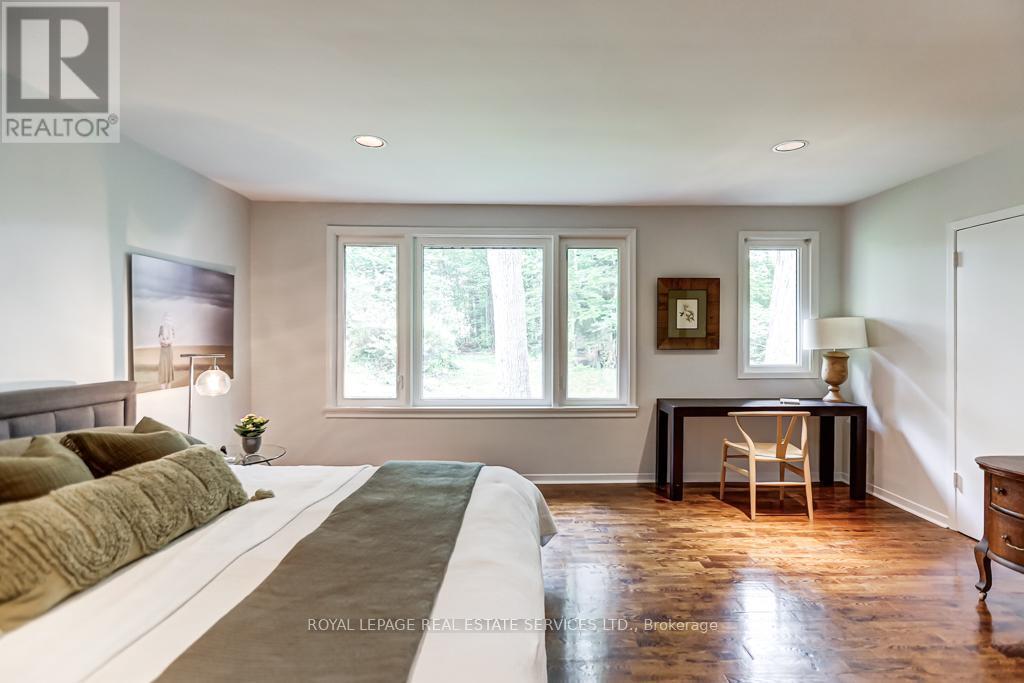 












44 ANGLESEY BOULEVARD

,
Toronto,




Ontario
M9A3B5

