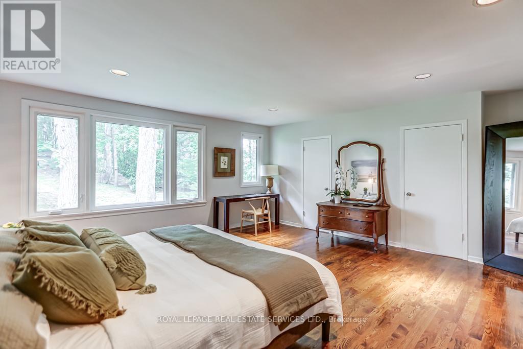












44 ANGLESEY BOULEVARD

,
Toronto,




Ontario
M9A3B5


