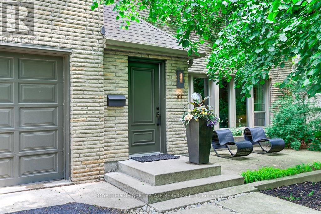 












44 ANGLESEY BOULEVARD

,
Toronto,




Ontario
M9A3B5

