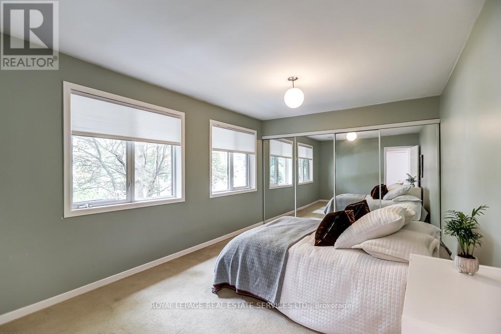 












44 ANGLESEY BOULEVARD

,
Toronto,




Ontario
M9A3B5

