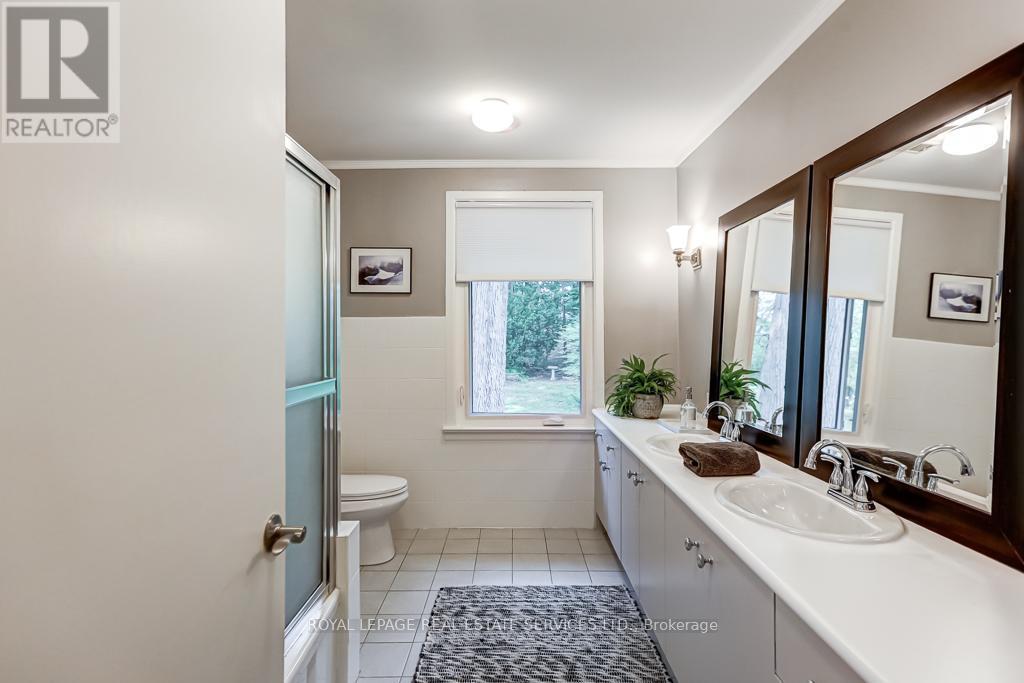 












44 ANGLESEY BOULEVARD

,
Toronto,




Ontario
M9A3B5

