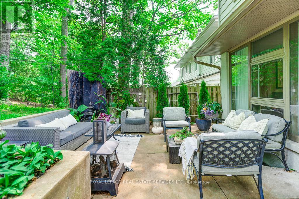 












44 ANGLESEY BOULEVARD

,
Toronto,




Ontario
M9A3B5

