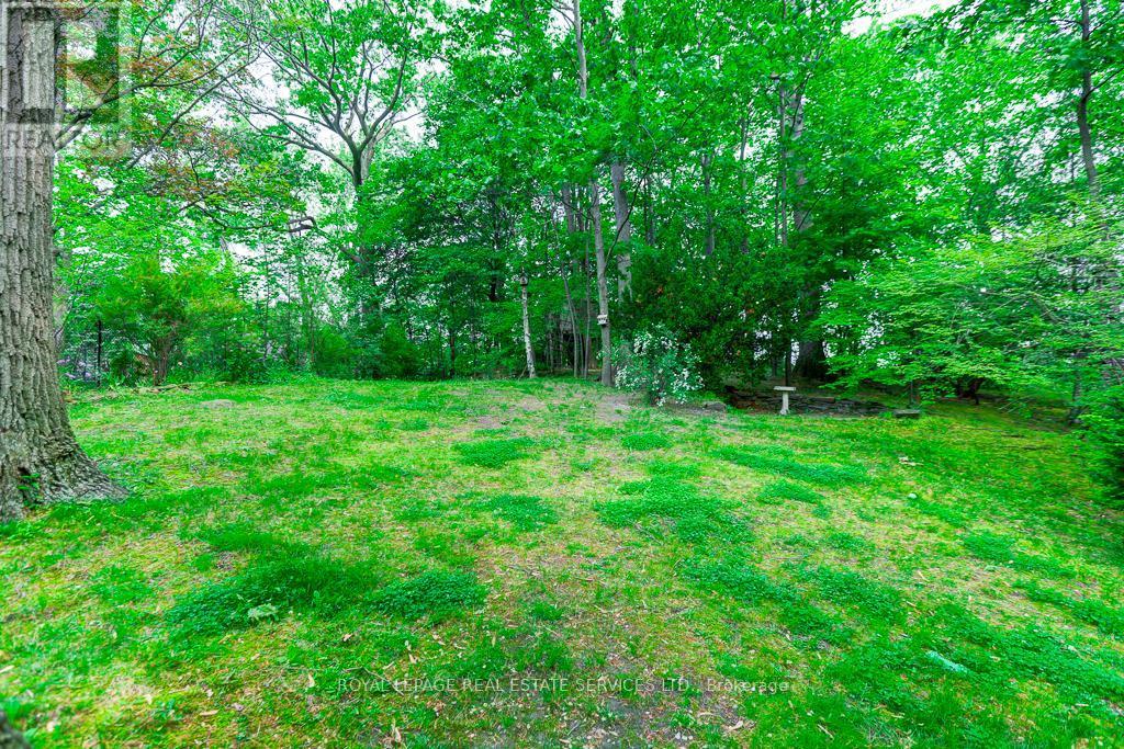 












44 ANGLESEY BOULEVARD

,
Toronto,




Ontario
M9A3B5

