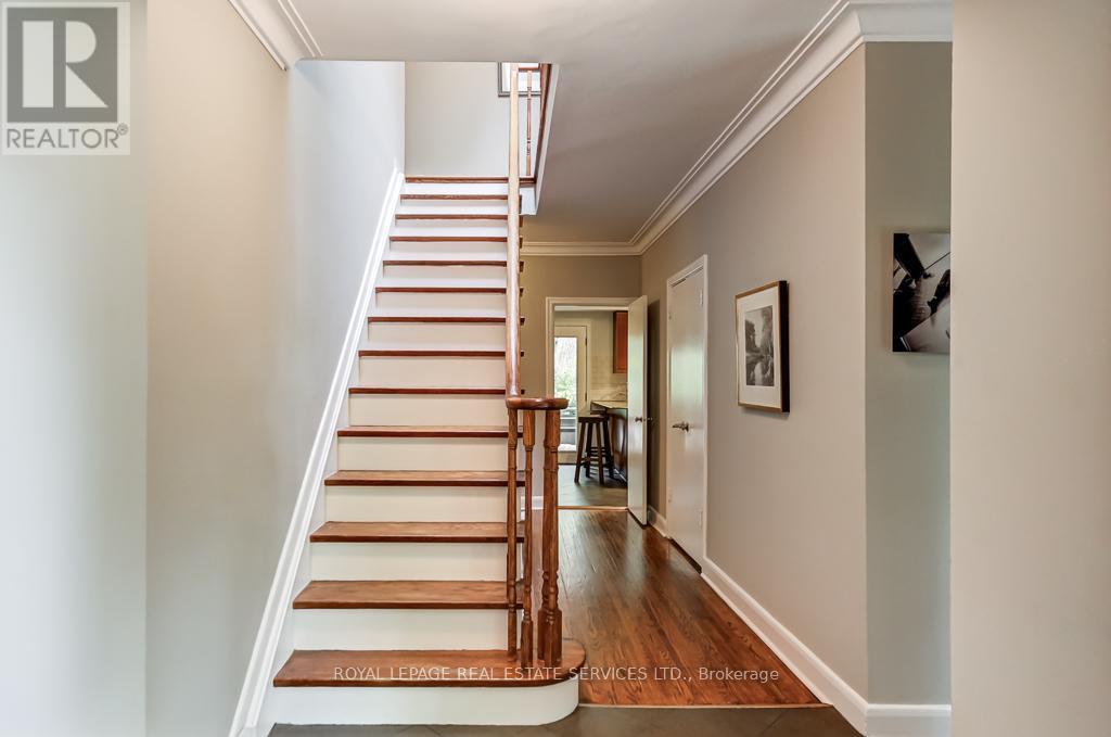 












44 ANGLESEY BOULEVARD

,
Toronto,




Ontario
M9A3B5

