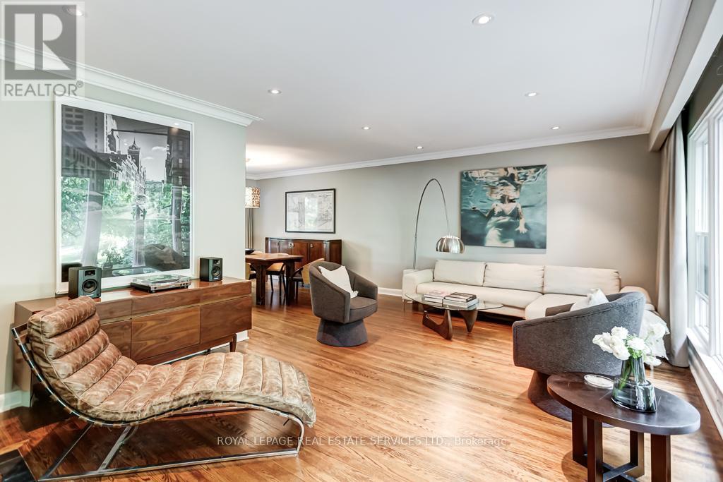 












44 ANGLESEY BOULEVARD

,
Toronto,




Ontario
M9A3B5

