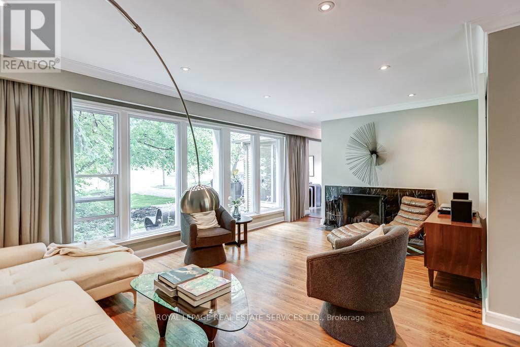 












44 ANGLESEY BOULEVARD

,
Toronto,




Ontario
M9A3B5

