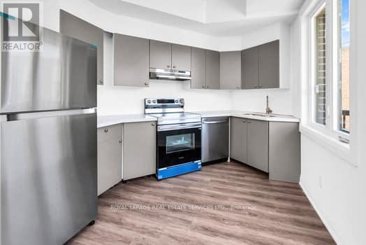 












3 - 535 VAUGHAN ROAD

,
Toronto,




Ontario
M6C2R2

