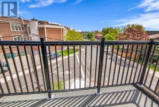 












3 - 535 VAUGHAN ROAD

,
Toronto,




Ontario
M6C2R2

